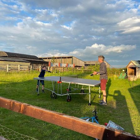 Rew Farm Country & Equestrian Accommodation - Sunrise Lodge Мелкшам Екстериор снимка
